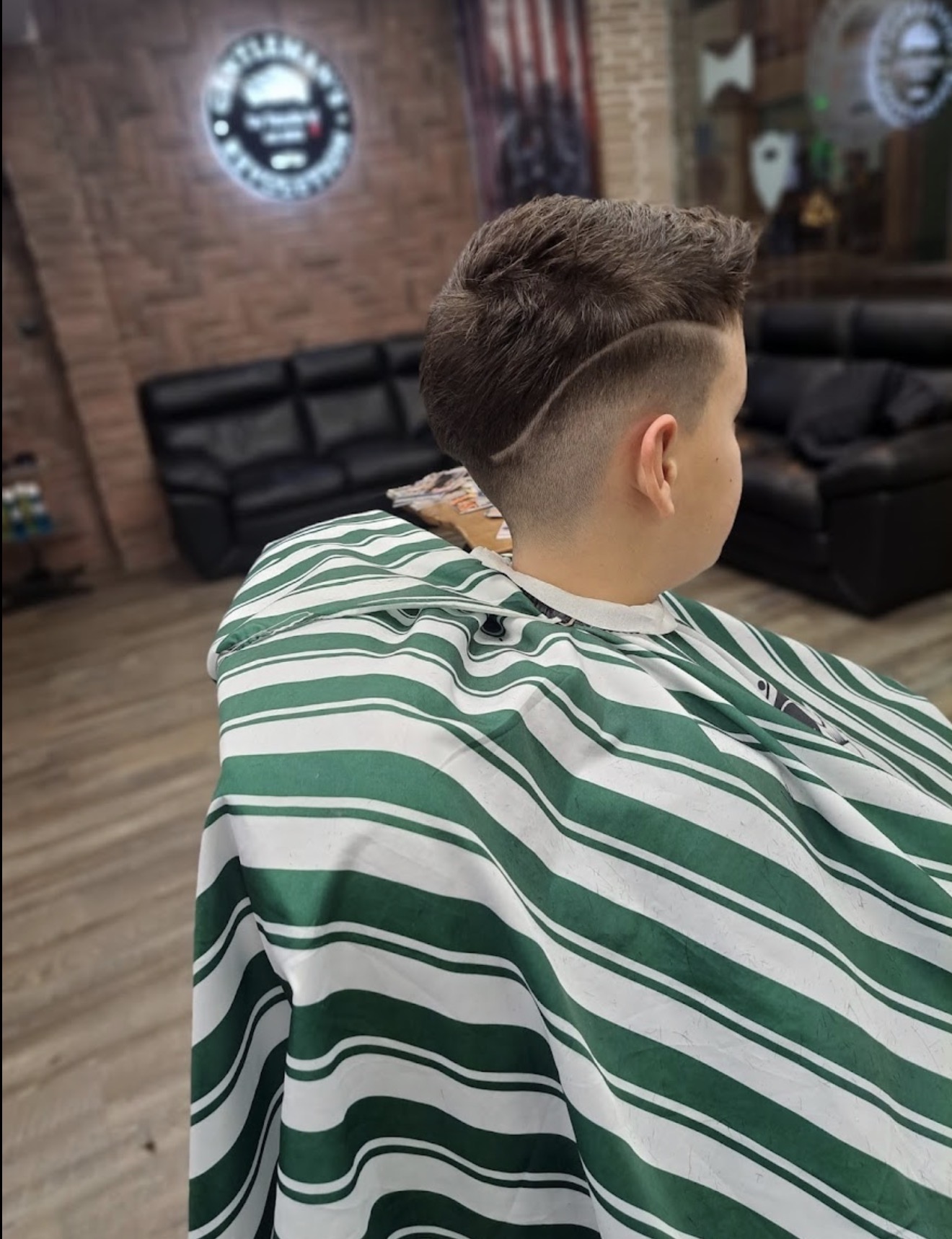 Textured top · Skin fade με γραμμή